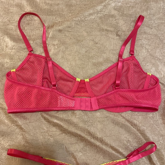 Matching Bra & Thongs. SZ L - Picture 5 of 9